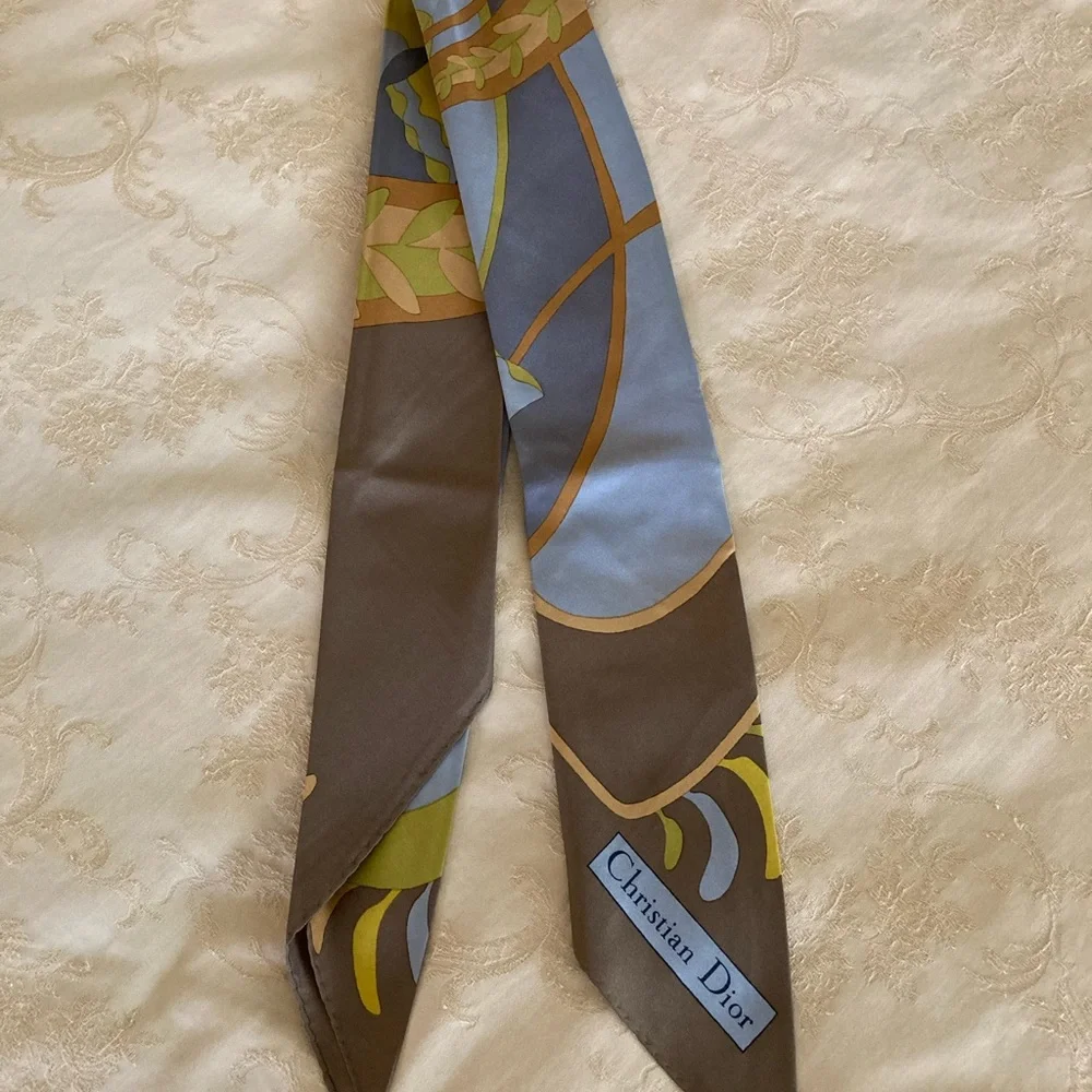 Vtg Christian Dior Silk 30” Square Scarf - Picture 4 of 5